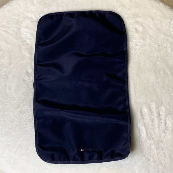 Tommy Hilfiger diaper with Changing Pad - Picture 7 of 13